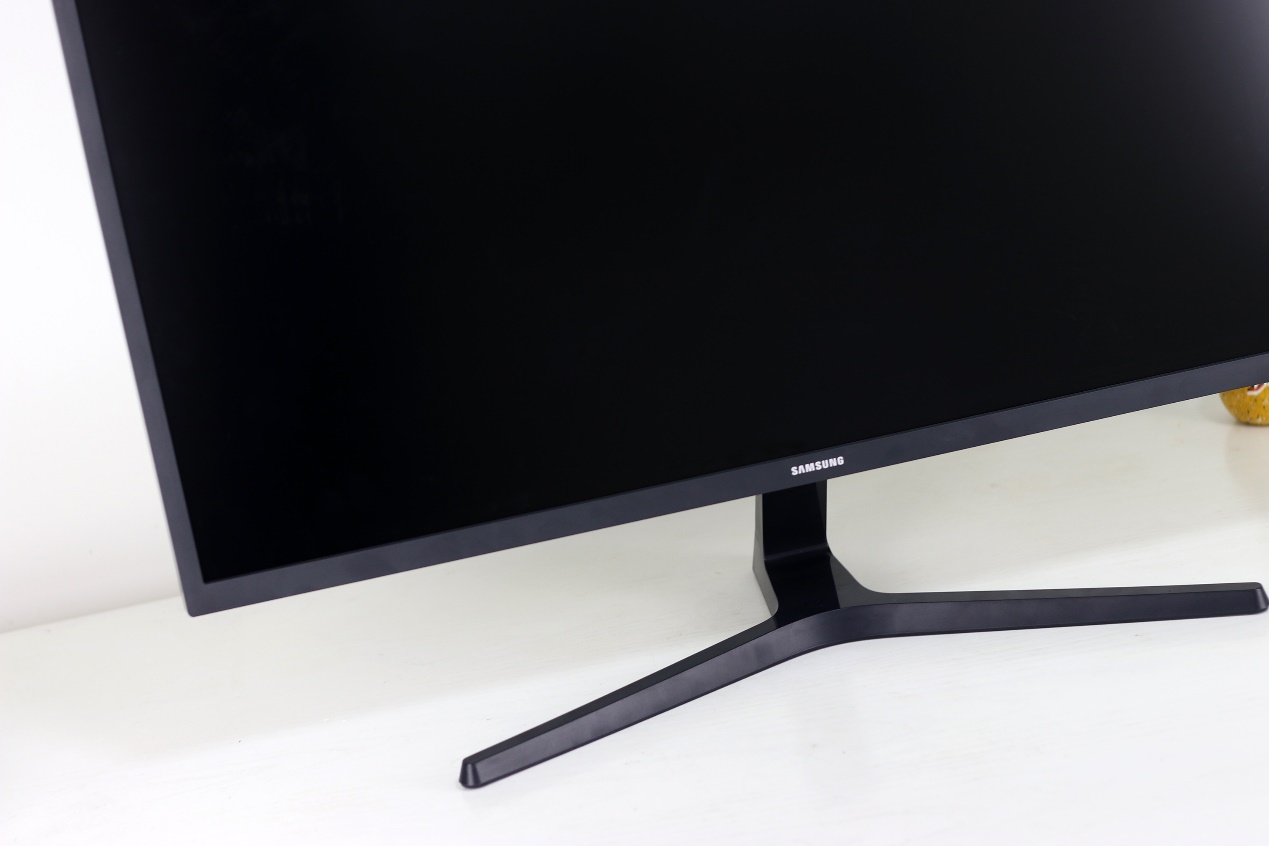 三星显示器玄龙骑士4k144hz,三星32英寸4k显示器s32a700nwc