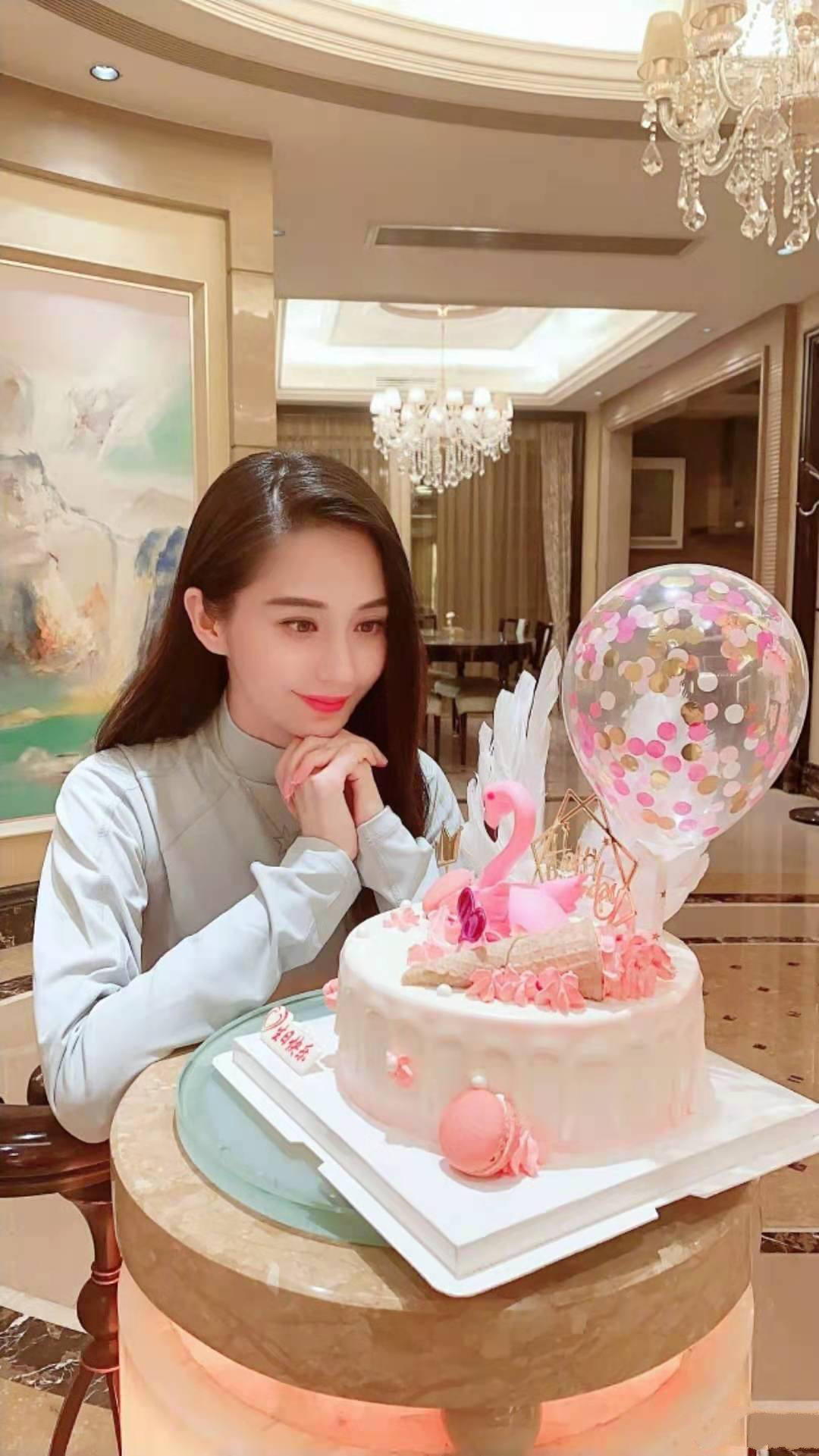 还记得《极乐宝鉴》的女一号吗？如今豪宅相伴清纯可人