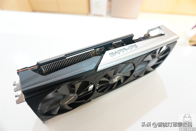 机箱直插和竖装显卡哪个温度高,机箱显卡横放竖放哪个散热好