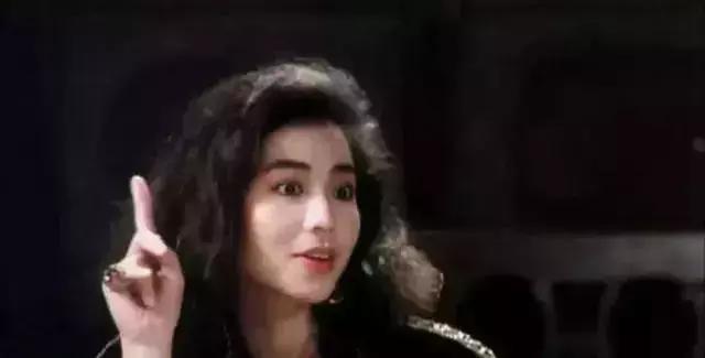 被称“港版梦露”，惊艳了一个时代的她，再露面连皱纹都是美的