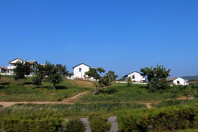 朝鲜乡下老木屋,朝鲜族农村民居图片