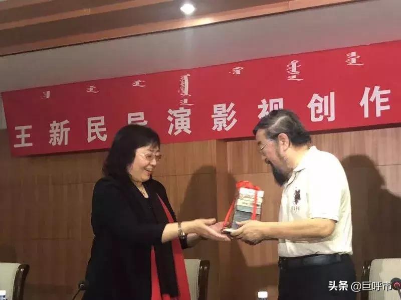 关于内蒙古电视发展史的这些珍贵档案，被他全部捐赠出去