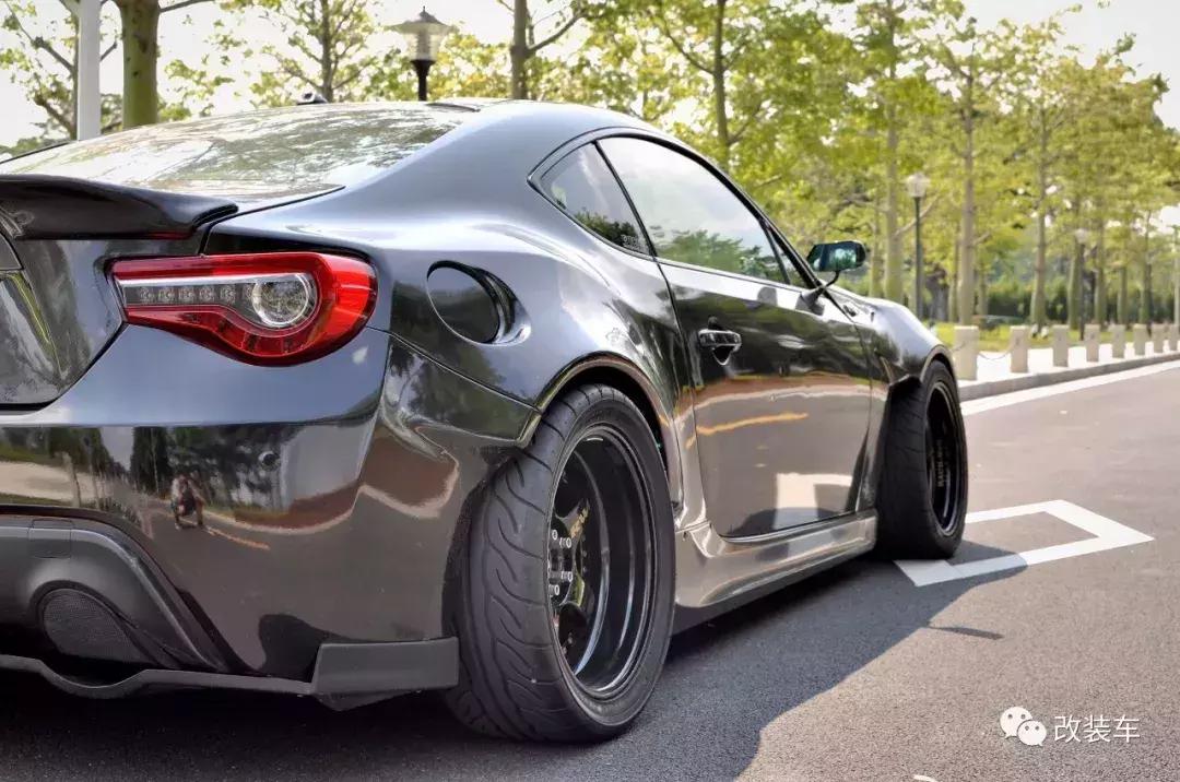 丰田86轮毂装18寸还是17寸好,丰田86加宽体