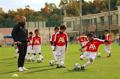 名嘴董路指出国足落后根源,国足又输了董路该怎么说