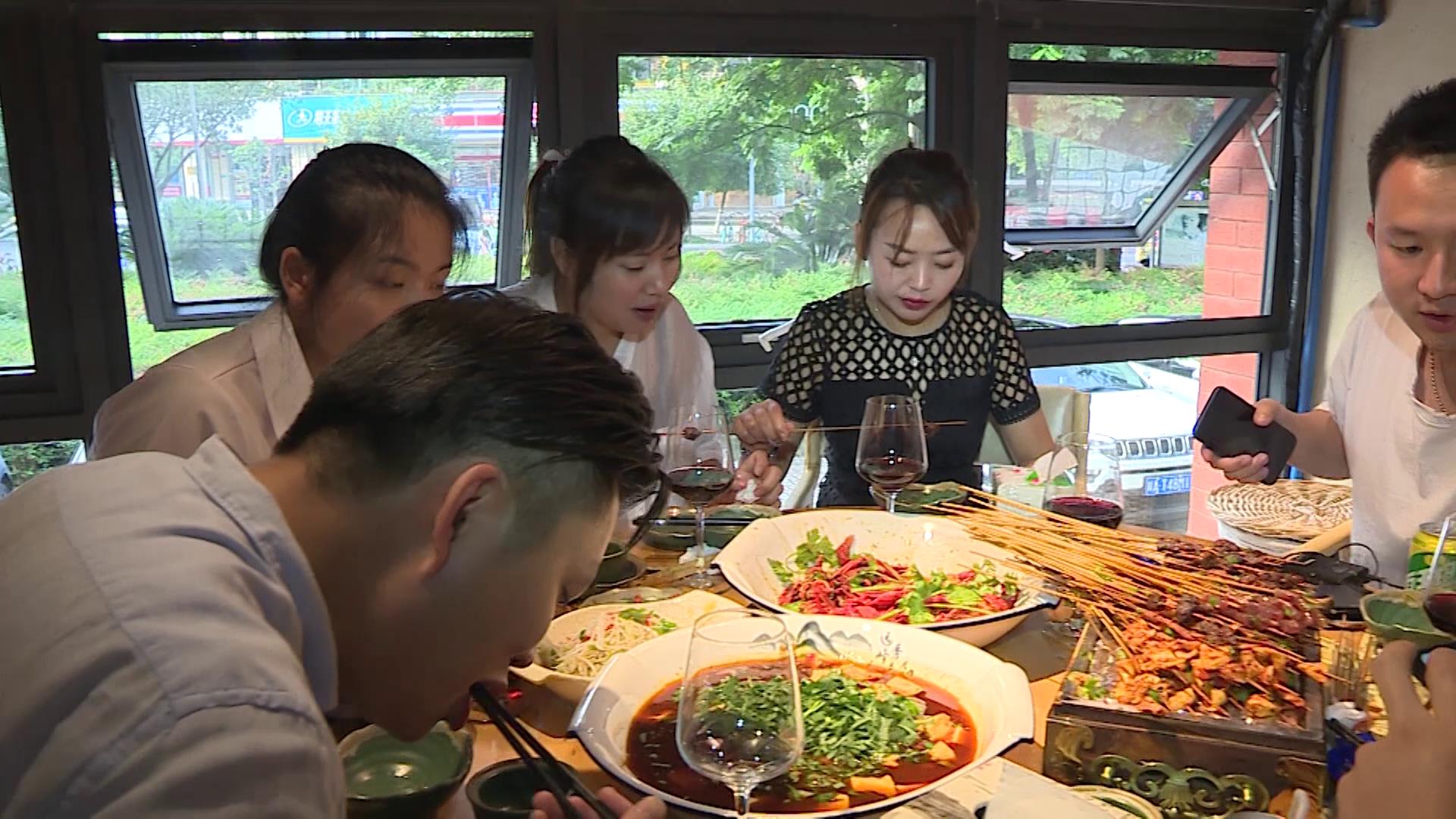 成都开在双子塔里的餐厅,成都最辣餐厅自贡菜