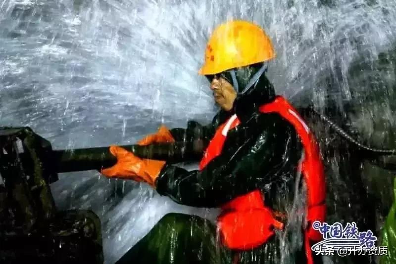 中国耗时最长至今尚未完工的隧道,中国最长的隧道双螺旋隧道