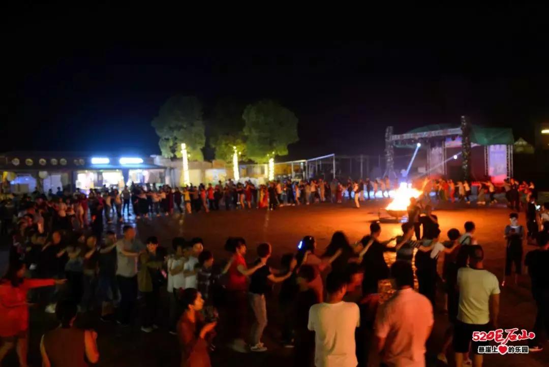 520巨石山悬崖上的乐园“遇见你，见证爱”