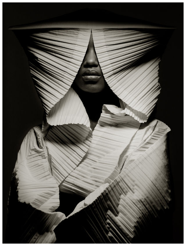 三宅一生的香水与包包,都没有易烊千玺身穿的三宅一生衬衣火!