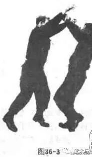 被单手擒拿住如何反击,擒拿两手被抓怎么破解