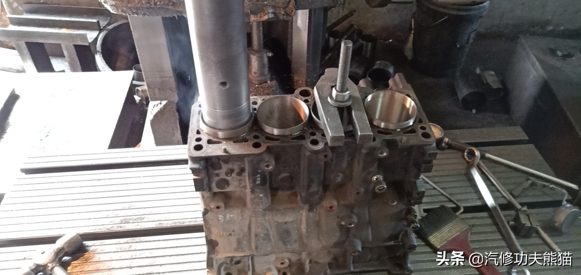 一汽奥迪a6l烧机油,08款奥迪a6l2.0t烧机油严重怎么办