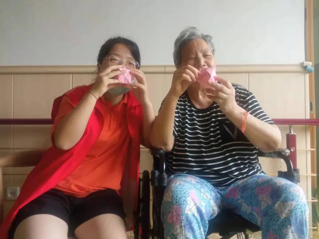 「颐和快讯」纸短情长,童心飞扬——颐和社工与长者折纸忆童年