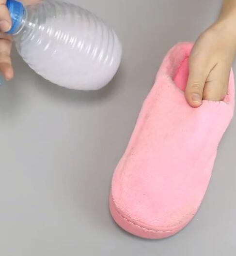 现在的拖鞋穿两天就脏了还洗不下,冬天拖鞋穿久了臭了怎么清洗