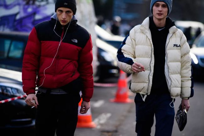 tnf羽绒服都有什么款,别再穿烂大街的小白鞋了