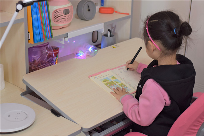 爱果乐学习桌椅调整方法视频,爱果乐儿童学习桌椅怎么搭配