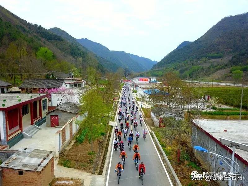 我叫成县，这是我2019年的自拍照