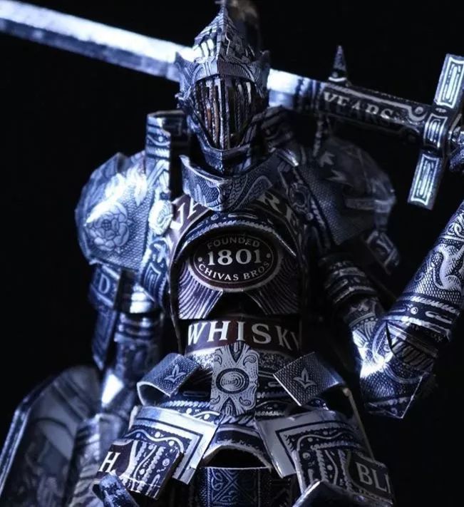 小哥用废纸盒惊艳27万人,跟他一比,我简直是手残