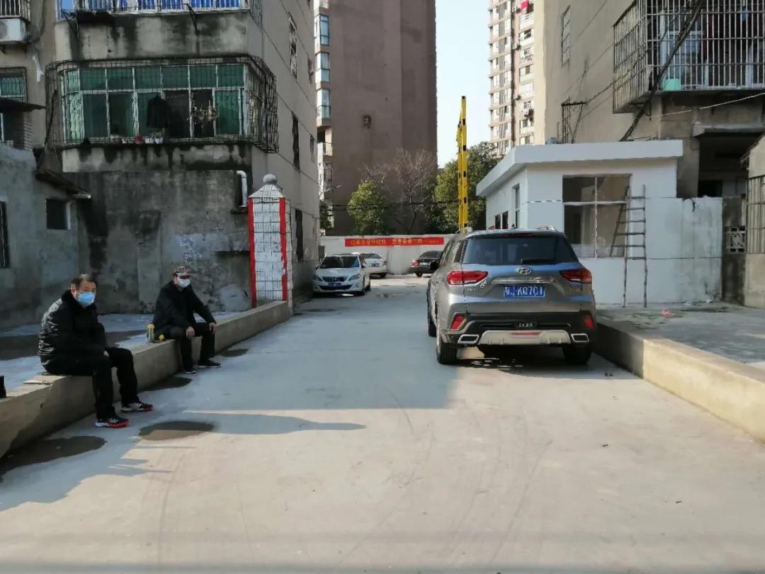 【战疫故事】汽运小区*党**员江学军临时“转行”，化身“代购员”