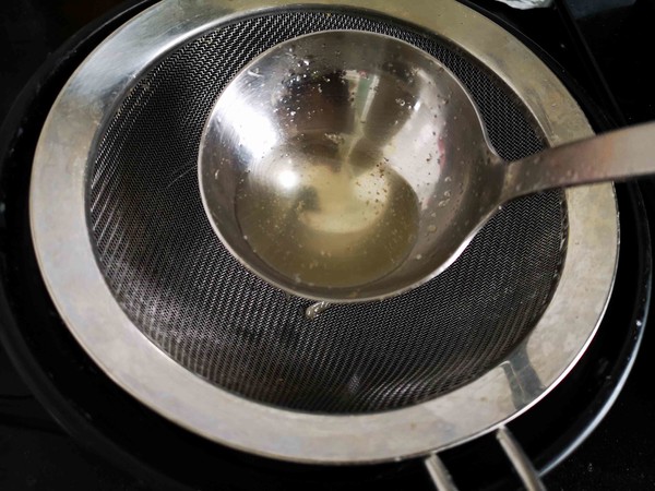 熬猪油放了盐会怎么样,熬猪油熬过头了糊了会有毒吗