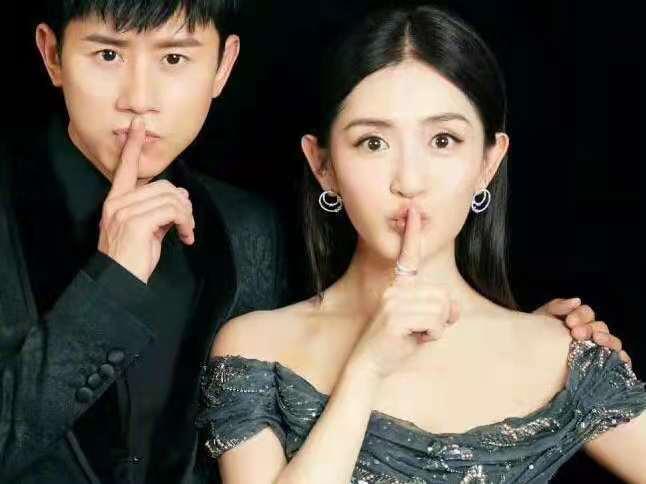 王菲谢霆锋复合回顾坎坷情史,谢霆锋王菲罕见世纪同台