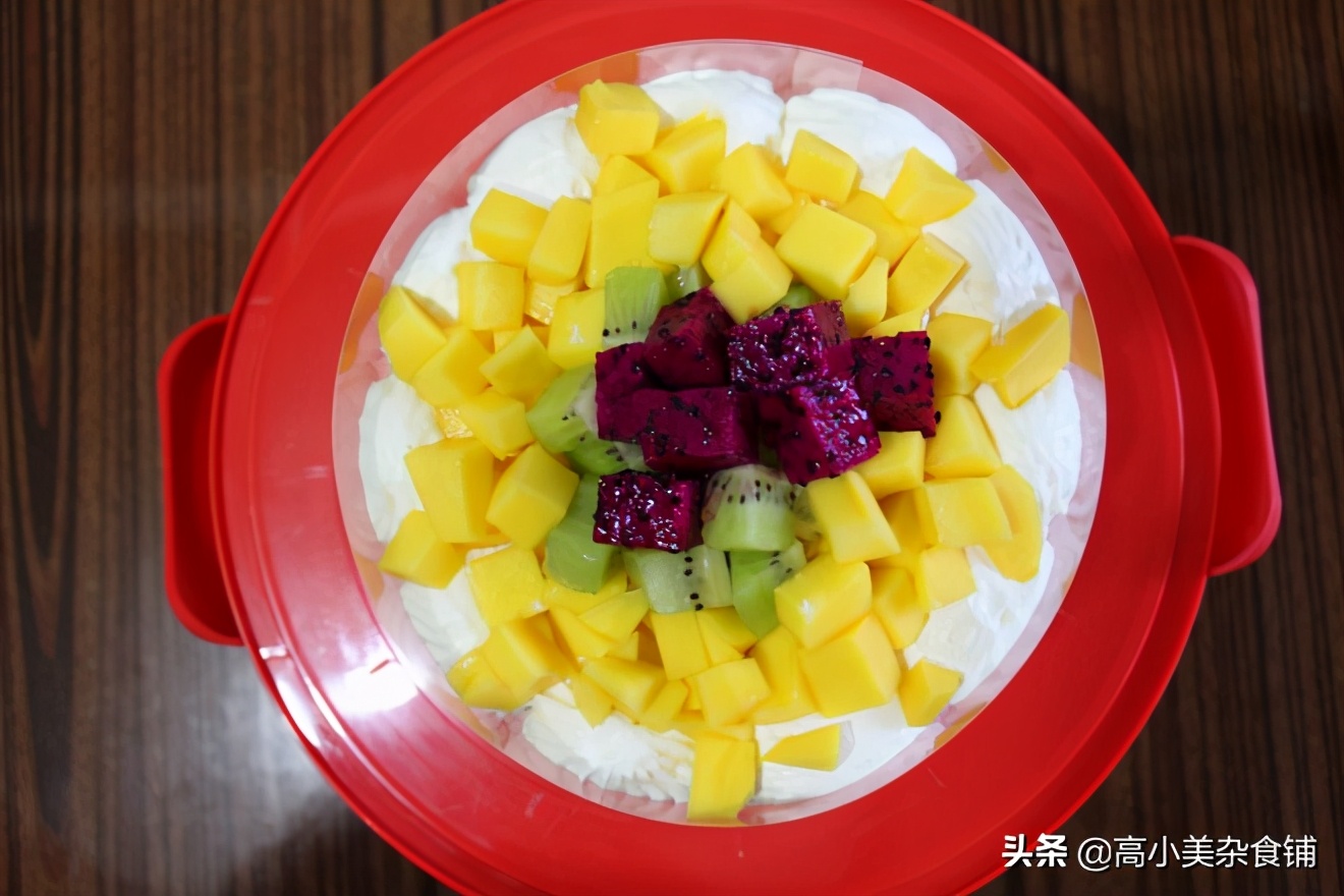 戚风蛋糕胚做奶油蛋糕的视频,水果奶油蛋糕的蛋糕胚