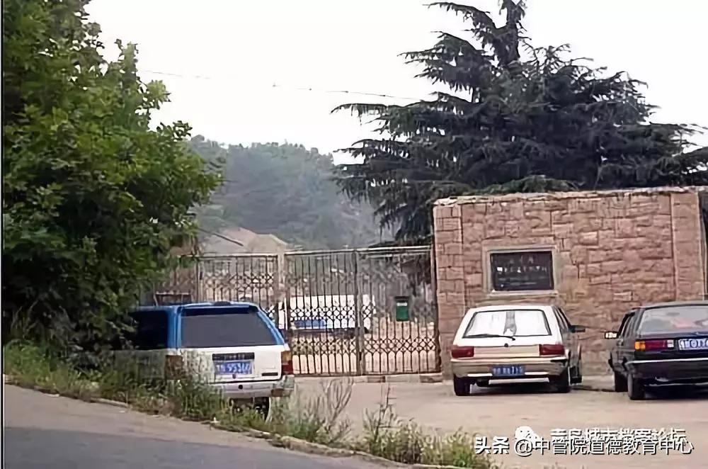 青岛城市档案：青岛工艺美术学校的历史沿革