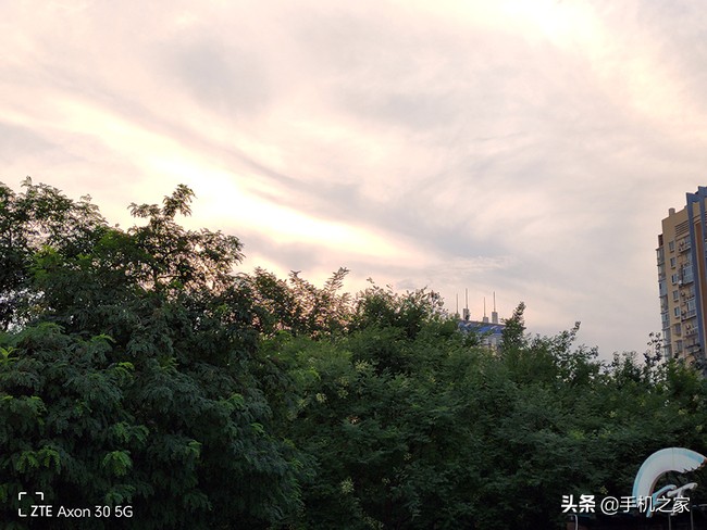 中兴axon30屏下摄像头版评测,中兴axon30与axon30pro区别