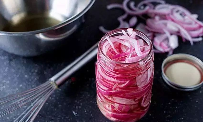 1个洋葱丢盆里,花朵砰砰开,一下能变2个头,省钱了!