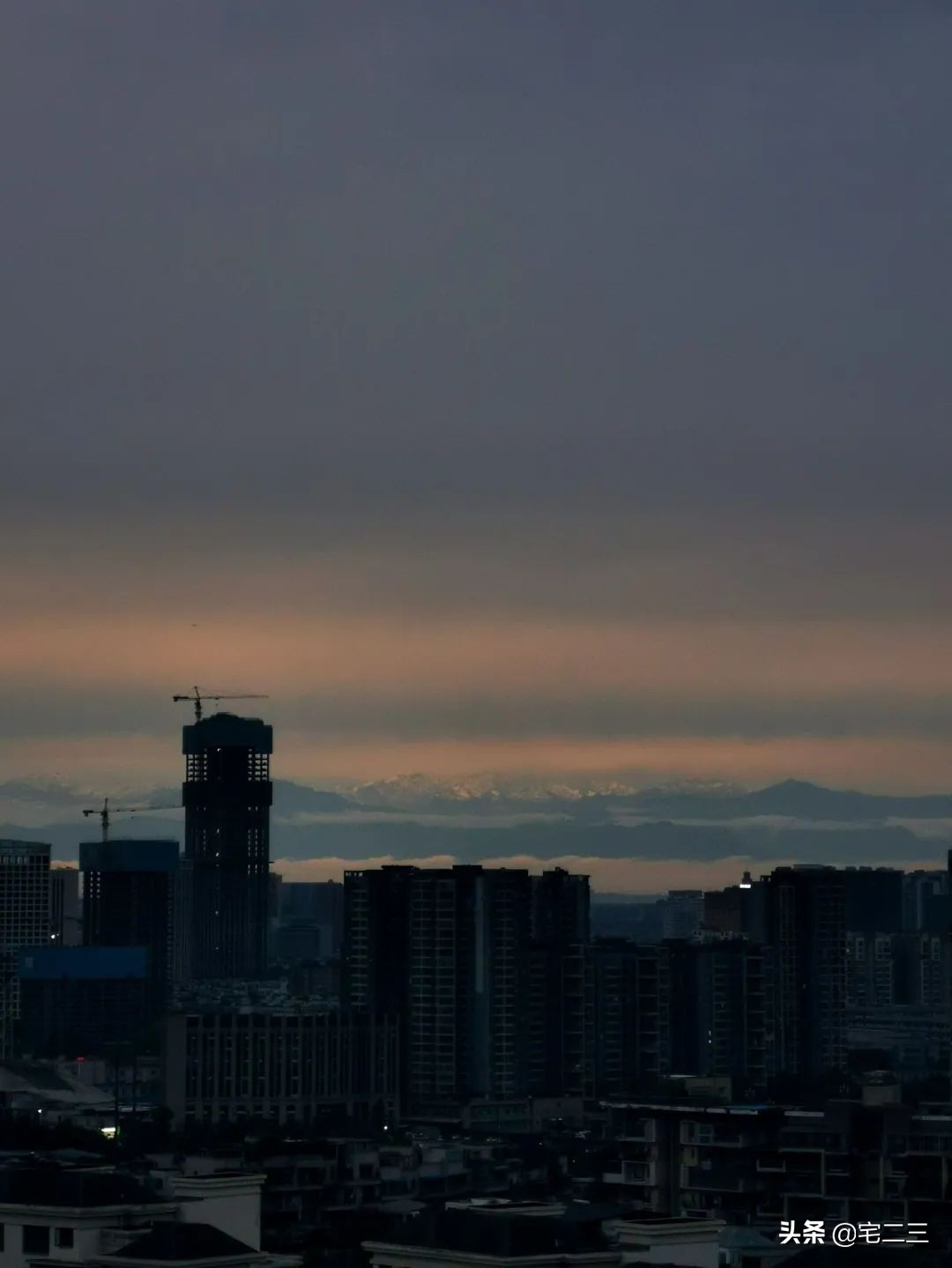 嗜好旧物的90后,用柔软的心构建家中岁月感