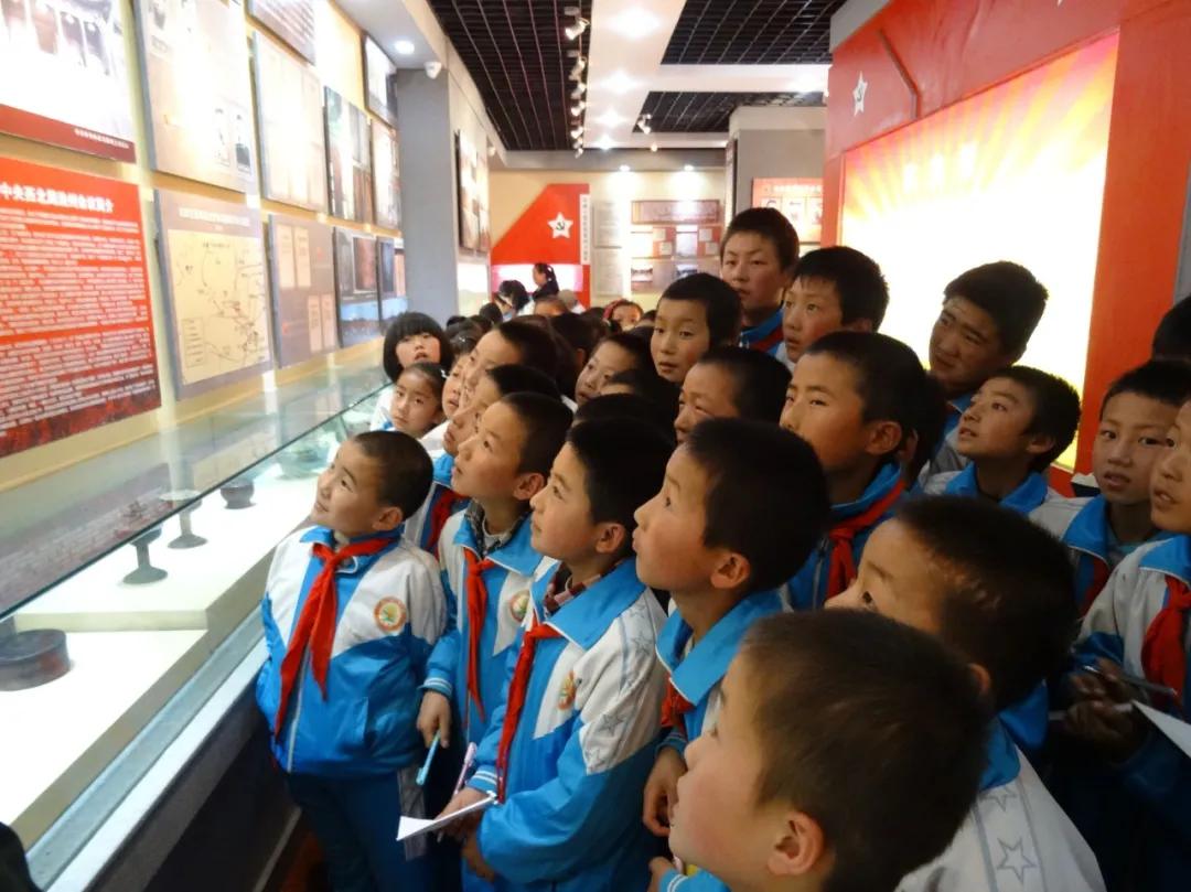 人人都是奋斗者个个都是追梦人,我们都是追梦人努力创造一切