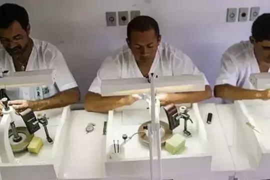 巴西奶奶绿这么贵是有道理的，开采太难了！都是高科技