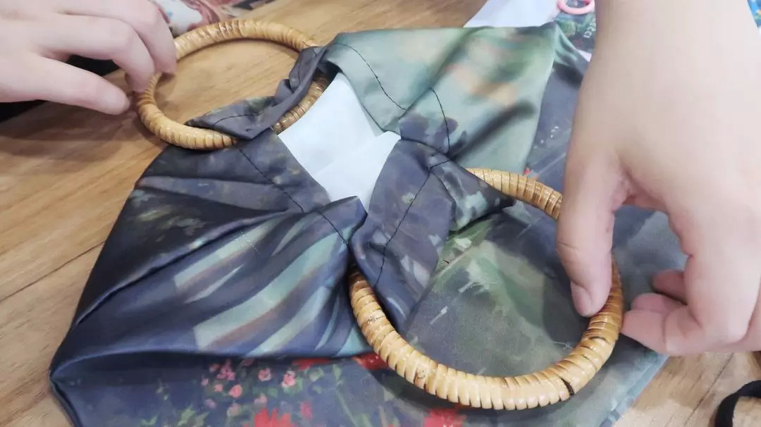 大牌包包手提袋改造教程,用买完东西的袋子改造时髦包包