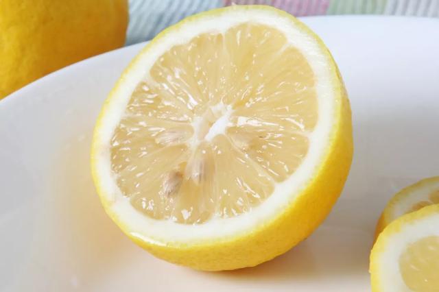 养肝日常可常吃这几种水果,养肝的人建议少吃这2种水果