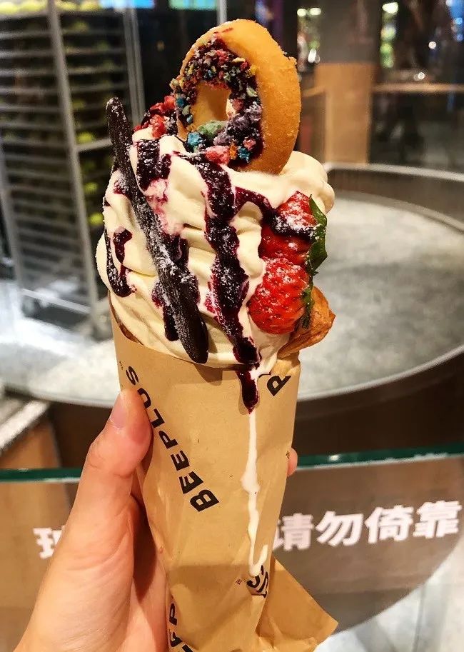 到全国最大的面包店，感受不要脸；吃牛角包之神，练习翻白眼