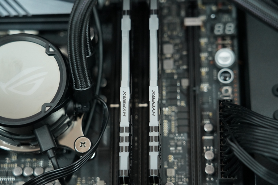 流光溢彩性能十足:HyperXDDR4RGB雷电流光系列骇客神条测评