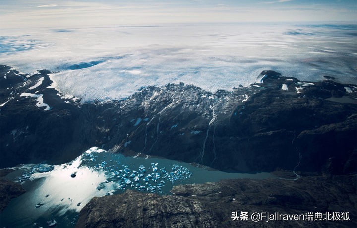 冲锋衣哪个比较适合年轻人穿,哪款冲锋衣比较好穿