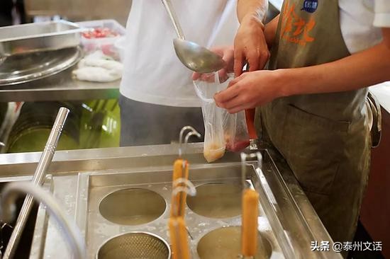 大公司食堂探秘：京东美食城、阿里未来餐厅、网易“猪厂”