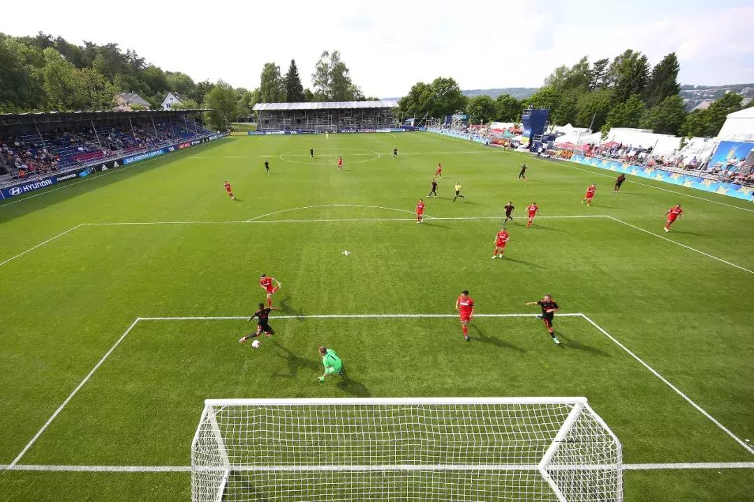 私人建足球场有补助吗,建一座8万人的足球场费用