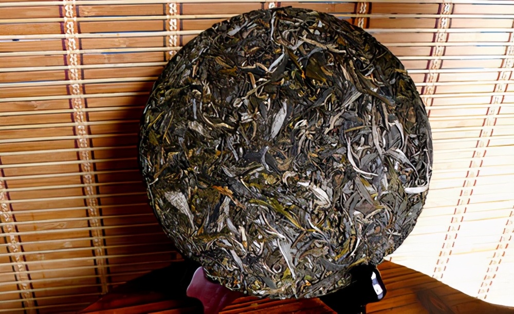 老班章、冰岛、易武三大茶系中，老茶客为何喜欢收藏易武茶？