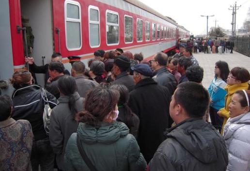 朝鲜游客来中国游玩,不用导游,嫌弃高铁太慢,打“飞的”来北京