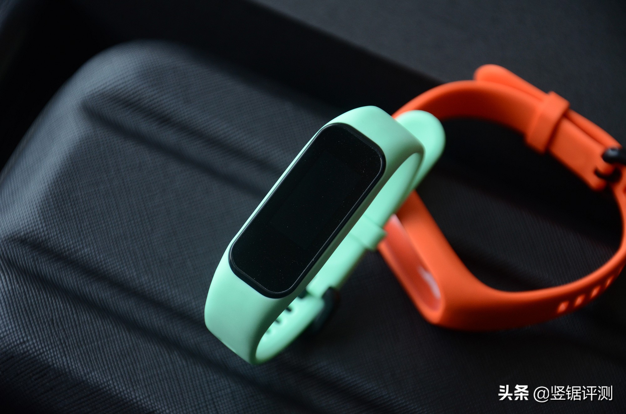 黑加手环1s和1有什么区别,黑加手环添加异形门卡