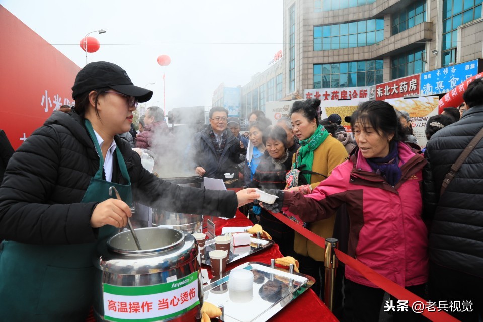 来一碗热乎乎的小米粥,来碗暖心暖胃的小米粥