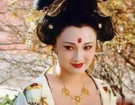 肤白才是美吗,中国人为什么白皮肤白头发