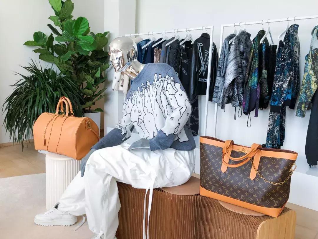 lv出了什么新款吗,lv蝙蝠侠衣服