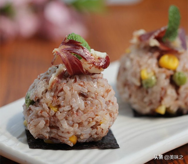 简单又好吃的饭团的做法,好吃饭团的家常做法