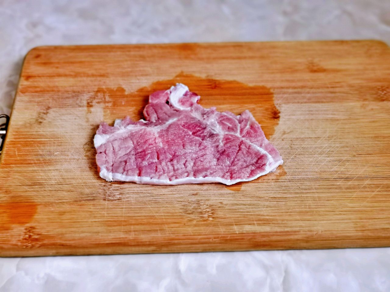 在家做正宗的上海秘制大排，肉香四溢，甜而不腻，好吃到停不下来