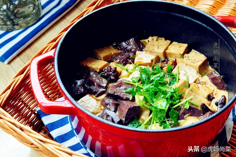 天冷了来一道番茄炖豆腐汤汁浓,冬天炖豆腐的家常做法