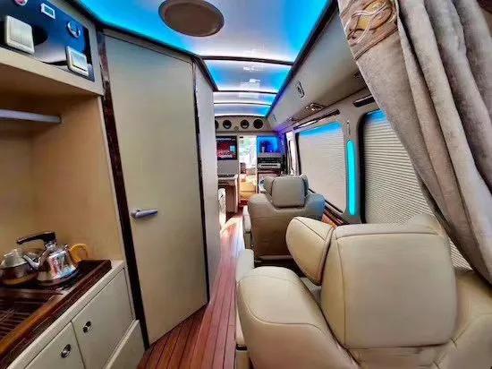 丰田考斯特一台神奇的中巴车,中巴车丰田考斯特搭载几个人