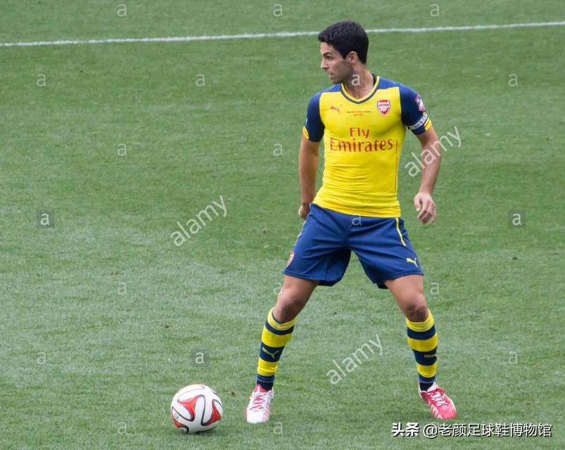 曾经风靡98世界杯的彩色pumaking,如今低调变身成贝莱林小黑鞋