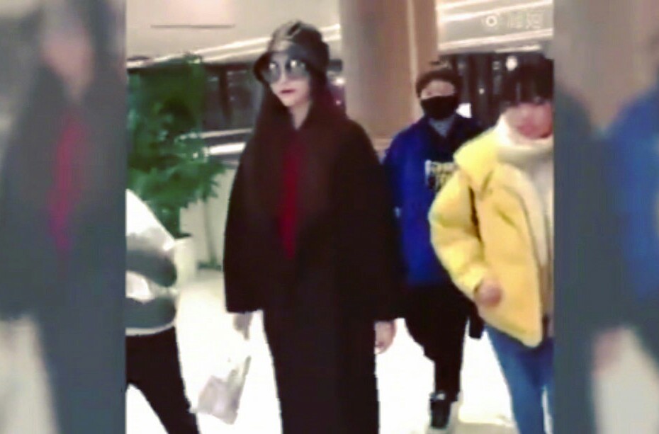 唐嫣晒自拍照巧遮孕肚,克拉恋人唐嫣钻戒图片大全