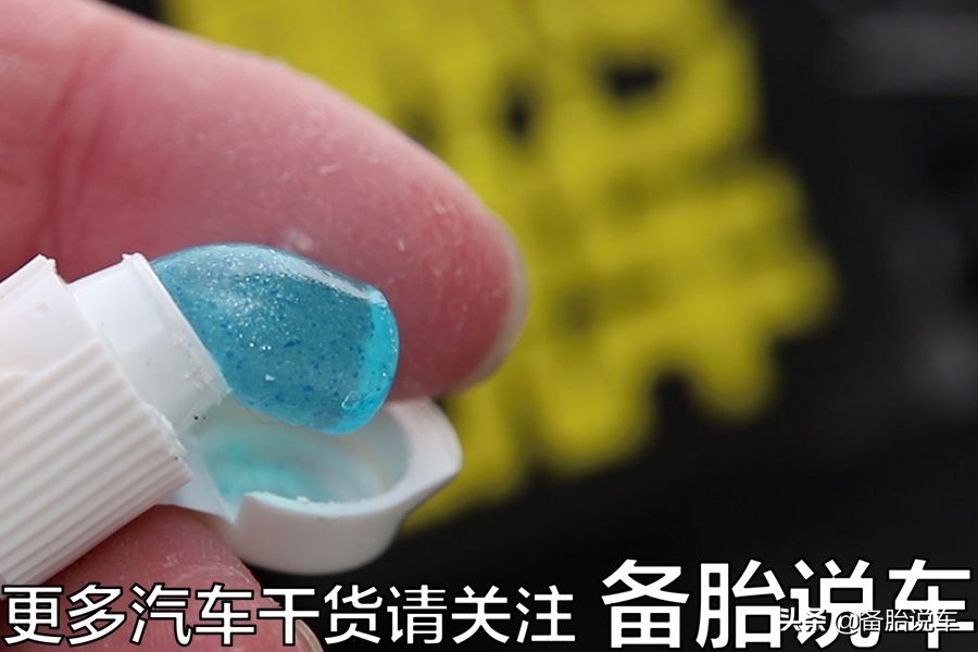 汽车大灯发黄氧化能用油污净擦吗,汽车大灯发黄不太亮怎么清洗教程